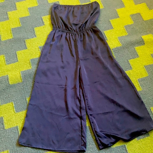 Urban Outfitters sleeveless navy romper. Size M - Picture 1 of 3